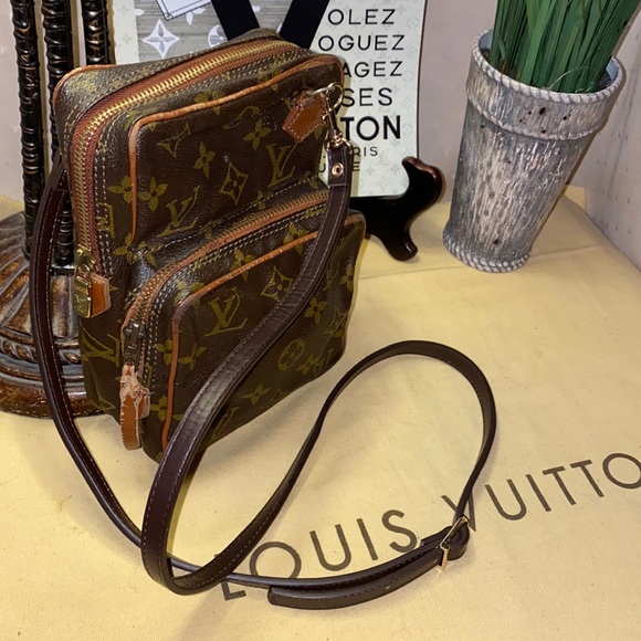 Authentic Louis Vuitton messenger crossbody bag